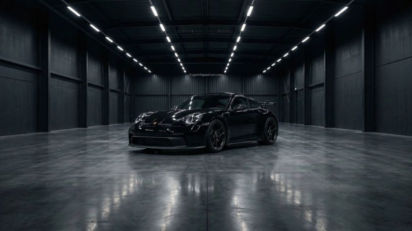 Porsche 911 noire LHD (volant à gauche) prête pour l'exportation du Japon vers la France